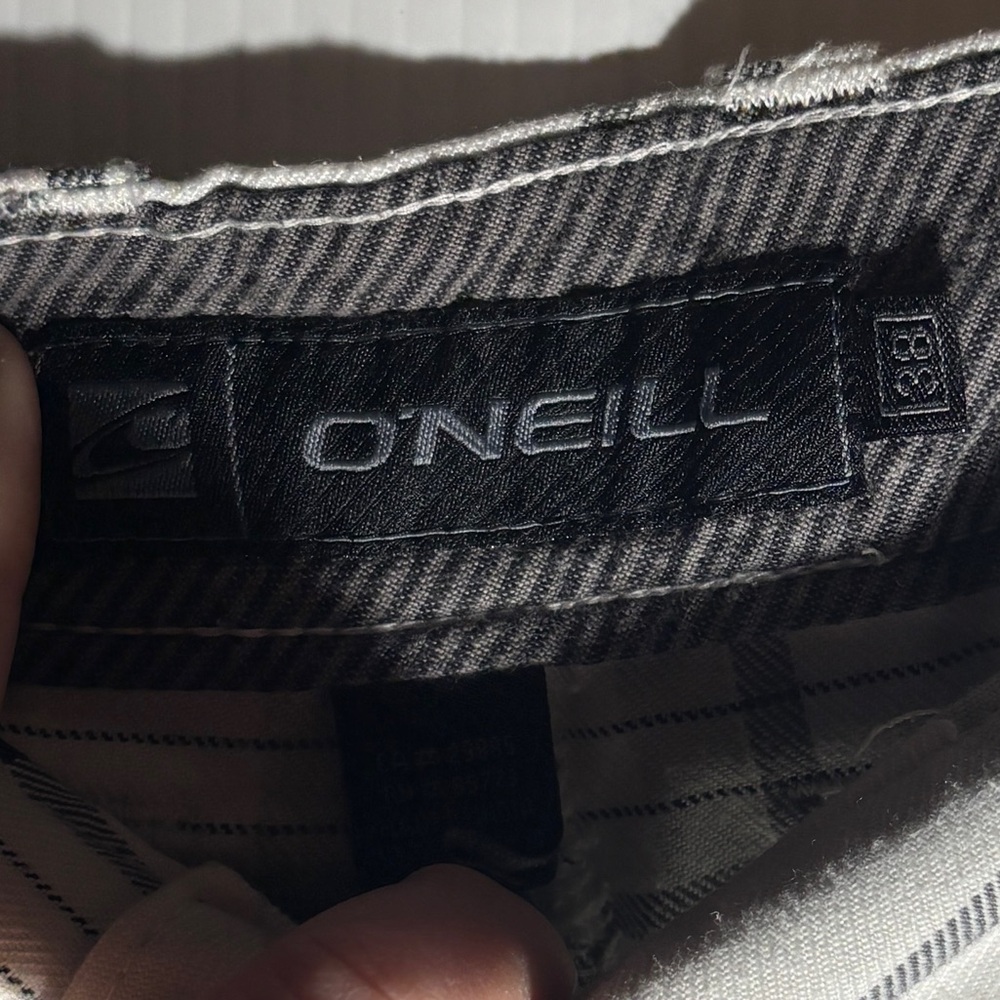 O’Neill Men's White Plaid Shorts - Picture 2 of 3